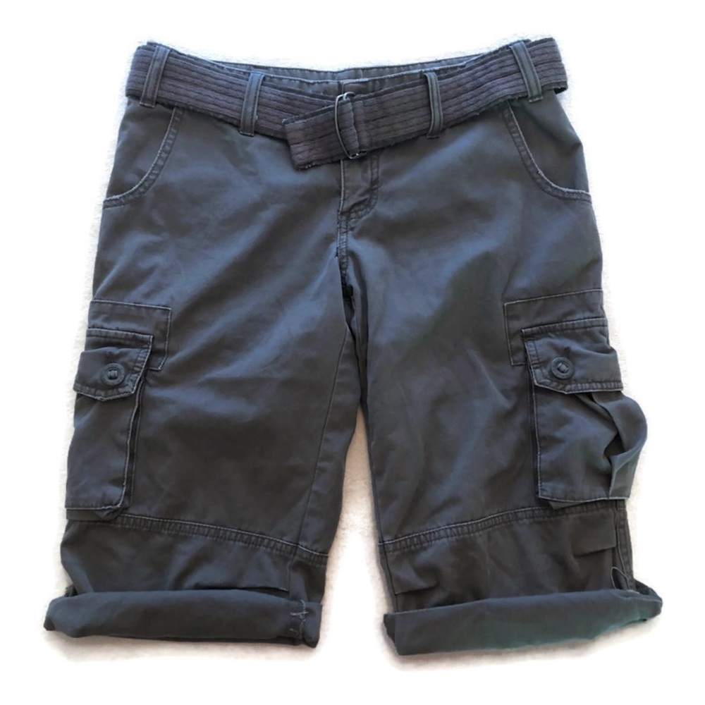 Aritzia Women's Cargo Shorts in Dark Gray with Matching Belt